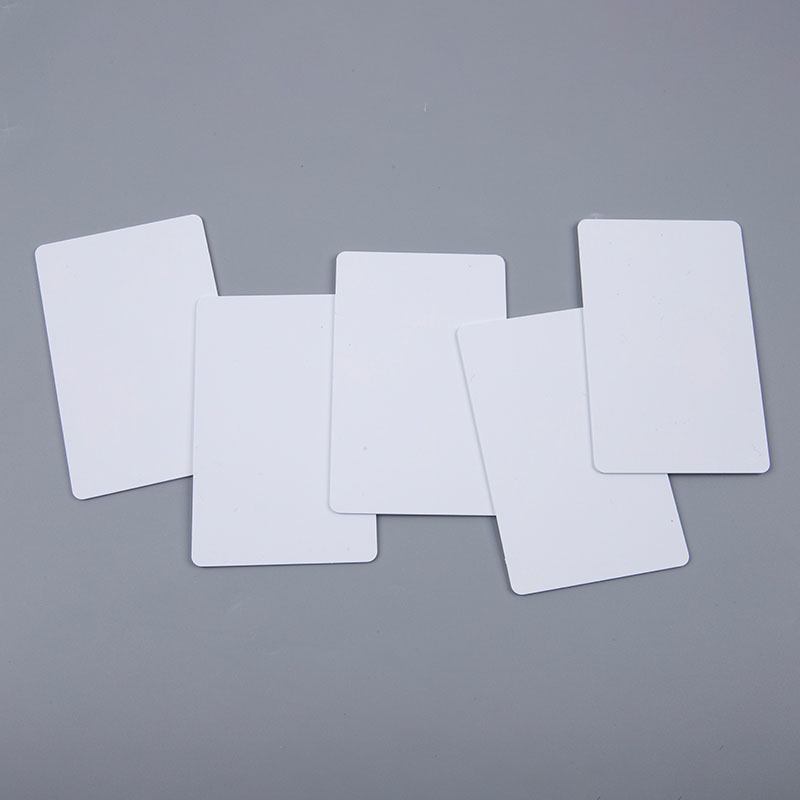 製造業者の習慣によって印刷される書き換え可能なブランク PVC 13.56MHz NTAG215 NFC カード