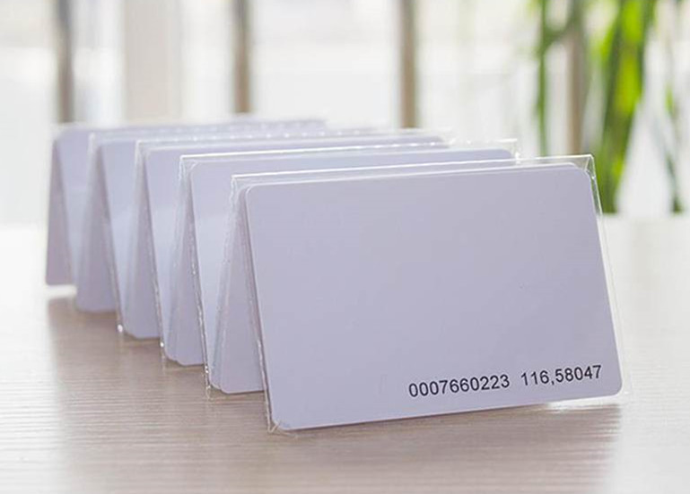カスタム印刷された RFID カードと RFID キャッシュレス決済とは何ですか?